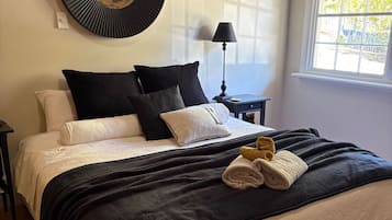 2 bedrooms, iron/ironing board, Internet, bed sheets