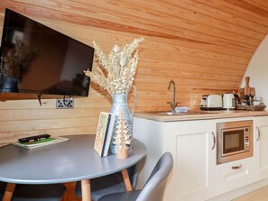 Private kitchen - Charming Sam Glamping Retreat (St. Austell)