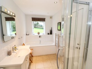 Shower - Penarvon House, Helford (Helston)