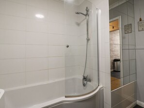 Shower - Wizard's Hideaway, Watford (Watford)