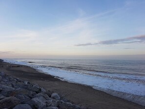 靠近海滩