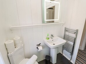 Shower - 7 Coastguard Cottages, Bognor Regis (Bognor Regis)