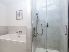 Shower - Estuary View, Llansanffraid Glan Conwy (Colwyn Bay)