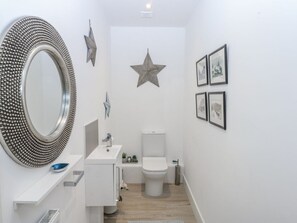 Shower - Estuary View, Llansanffraid Glan Conwy (Colwyn Bay)