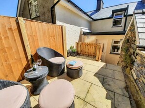 Terrace/patio - Glan-yr-Afon Cottage, Tanygrisiau (Blaenau Ffestiniog)