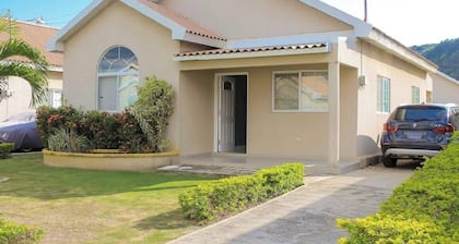 Caymanan Estate Near Ocho Rios