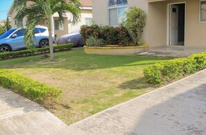 المنطقة المحيطة بالمنشأة