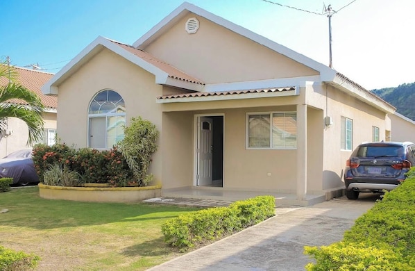 Exterior - Caymanan Estate Near Ocho Rios (Spanish Town)