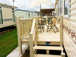 Outdoor dining - Coastfield Holiday Village Retreat (Ingoldmells)