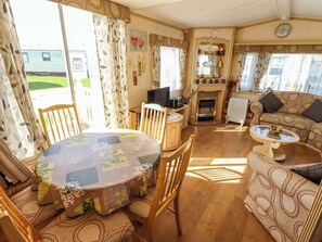 Living area - Coastfield Holiday Village Retreat (Ingoldmells)