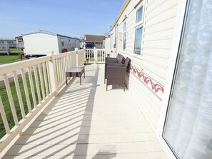 Terrace/patio - Coastfield Holiday Village Retreat (Ingoldmells)