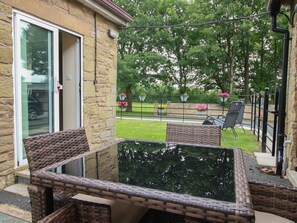 Outdoor dining - Stables Cottage, Shobdon (Leominster)