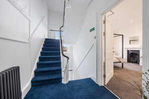 Interior - 8 Richmond Road, Exeter (Exeter)