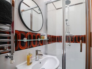 Shower - Poppy Cottage, Aylesbeare (Exeter)