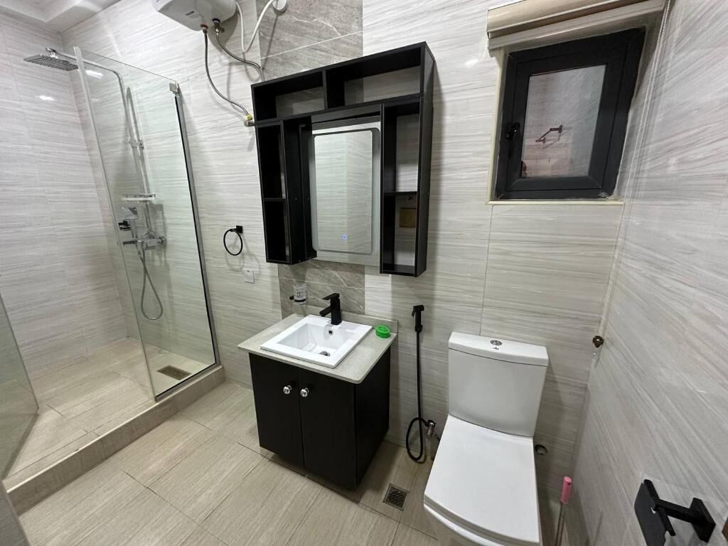 Deluxe-Apartment, Balkon, Stadtblick | Badezimmer | Haartrockner, Handtücher, Seife, Shampoo