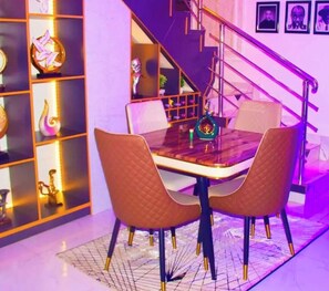 Apartament Deluxe, balcó, vistes a la ciutat | Servei de restauració