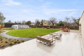 Outdoor dining - Joy Lane Mansion in Whitstable (Whitstable)