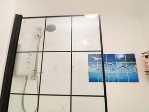 Shower - 5 Overstone Drive, Wisbech (Wisbech)