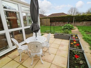Outdoor dining - 5 Overstone Drive, Wisbech (Wisbech)