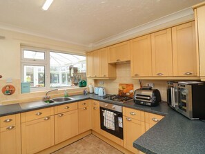 Private kitchen - 5 Overstone Drive, Wisbech (Wisbech)