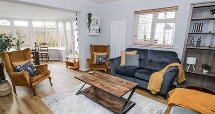 3 Leycester Court, Warwick