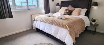 3 Leycester Court, Warwick