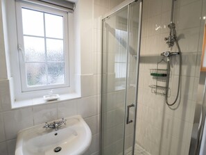 Shower - 3 Leycester Court, Warwick (Warwick)