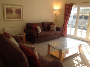 Living area - Coach House 5, Perth (Perth)
