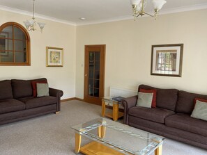 Living area - Coach House 5, Perth (Perth)