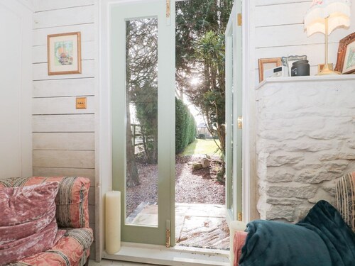 Shades Farm Summerhouse, Minety