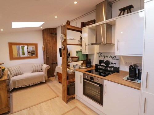 Charming Tucked Away Evesham Retreat