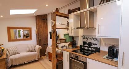 Charming Tucked Away Evesham Retreat