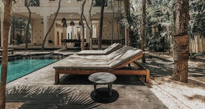 Peaceful 8-bedroom riad with AC in vibrant Tulum