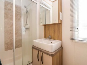 Shower - The Drift, Skipsea - A Coastal Retreat (Driffield)
