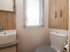 Shower - The Drift, Skipsea - A Coastal Retreat (Driffield)