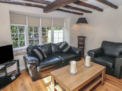 Lake side cottage, Wakefield