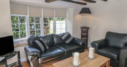 Lake side cottage, Wakefield