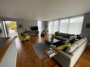 Living area - Ancarva: Charming Home in Millbrook (Torpoint)