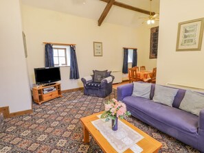 Living area - Wheelhouse Cottage, Flyingthorpe (Whitby)