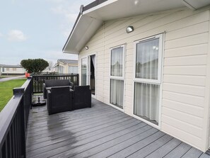 Terrace/patio - Lily's Lodge, Morecambe (Morecambe)