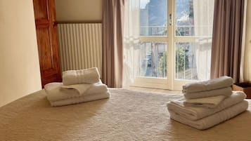 Comfort Double Room, Garden View | Blackout curtains, soundproofing