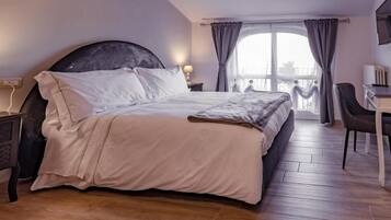 Comfort-Doppelzimmer, Balkon, Hügelblick