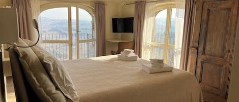 Chambre Confort double, balcon, vue sur la montagne