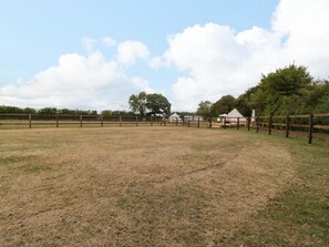 Property grounds - Bell 1: Modern Living in Minety (Cirencester)