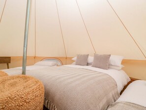 Room - Bell 1: Modern Living in Minety (Cirencester)