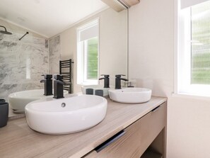 Shower - 63 The Maples, Sticker, 2 bed. (St Austell)