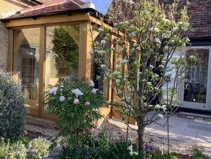 Exterior detail - Charming Little Barn Retreat in Orwell (Royston)