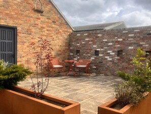 Terrace/patio - Sabi, Beeford - A Hidden Gem (Driffield)