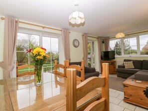 Living area - Dovecote Cottage, Gloucester (Gloucester)