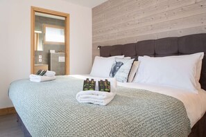 4 bedrooms, iron/ironing board, WiFi, bed sheets - 5-minute walk to the slopes, terrace and jacuzzi (Morzine)
